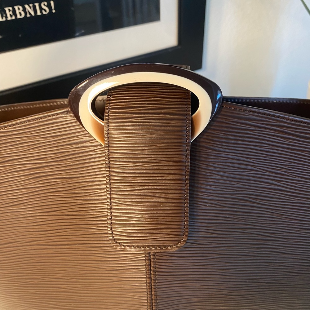 Louis Vuitton Brown Epi Leather Shoulder Bag - Picture 9 of 15
